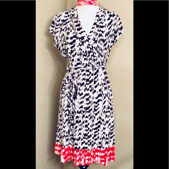 Liz Claiborne Dresses & Skirts - Liz Claiborne Faux Wrap V-Neck Knee Length Dress